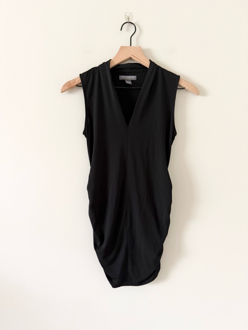 A Pea in the Pod Sleeveless Black V-Neck Ruched Side Blouse Size XS